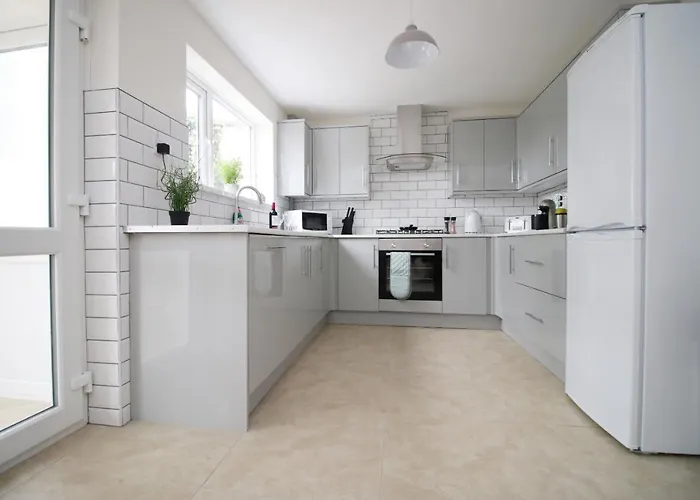 Family Home In The Charming Coastal Town Of Barry
