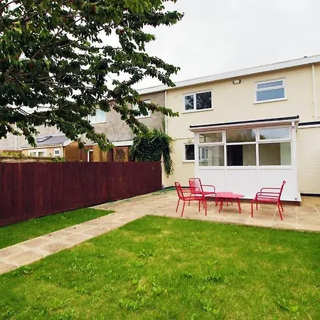 Family Home In The Charming Coastal Town Of Barry Exterior photo